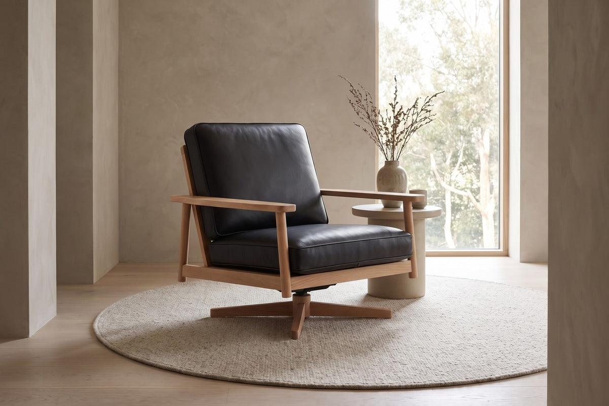 Chinon Leather Swivel Lounge Chair – Solid Oak Frame, Open Arms, 360° Swivel