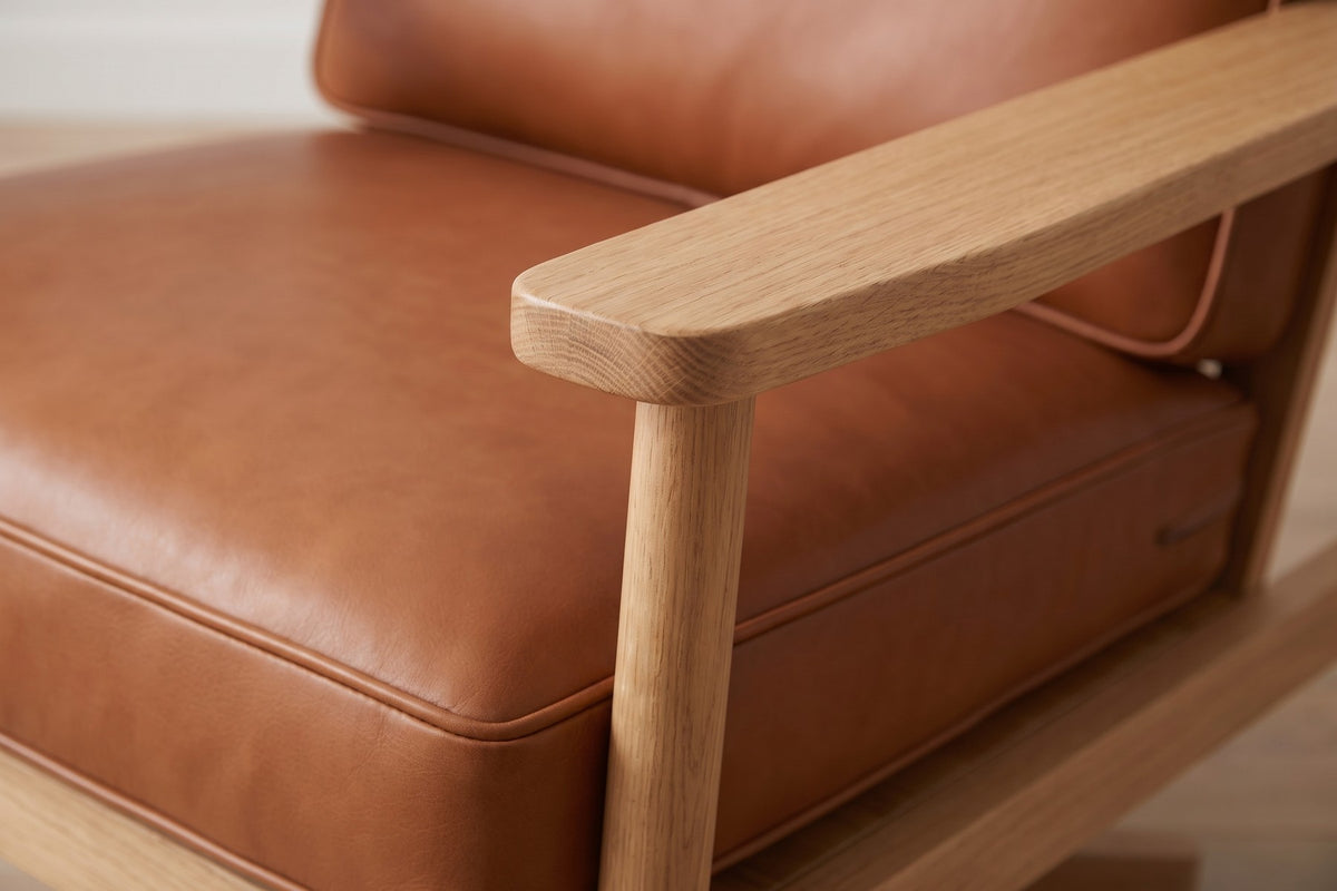 Chinon Leather Swivel Lounge Chair – Solid Oak Frame, Open Arms, 360° Swivel