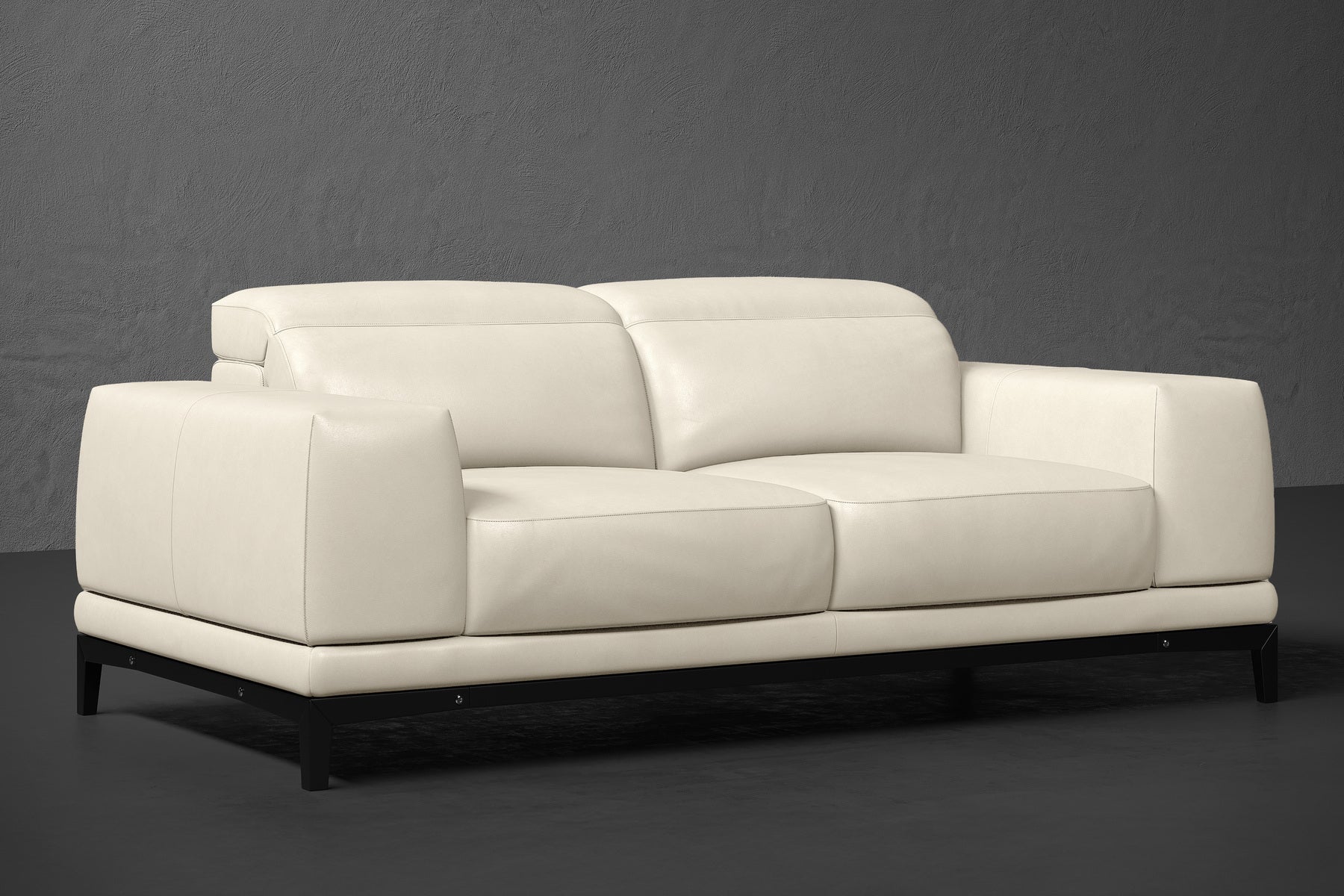 Brun Leather Sofa with Adjustable Headrests