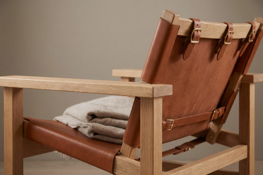 Lourmarin Cognac Leather Sling Chair on Natural Oak detail