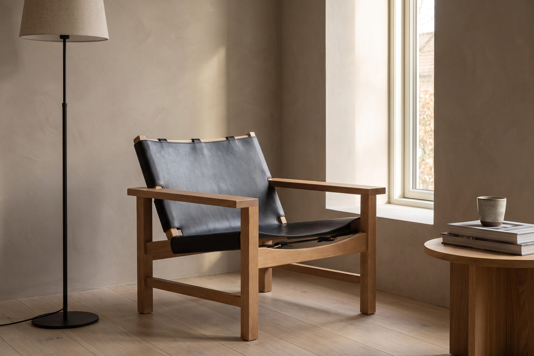 Lourmarin Leather Sling Chair in Black / Natural Oak, in a living space