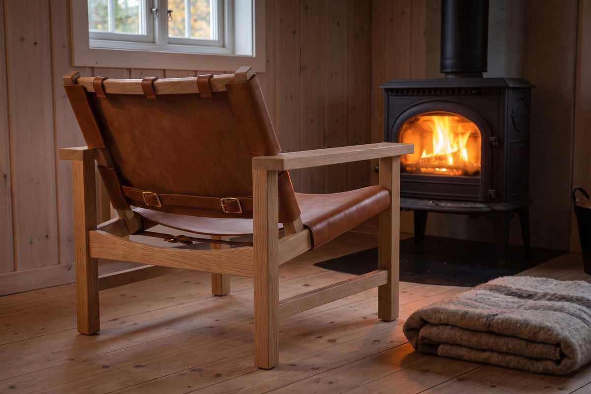 Lourmarin Leather Sling Chair – Solid Oak Frame, Wide Flat Arms, Brass Buckles