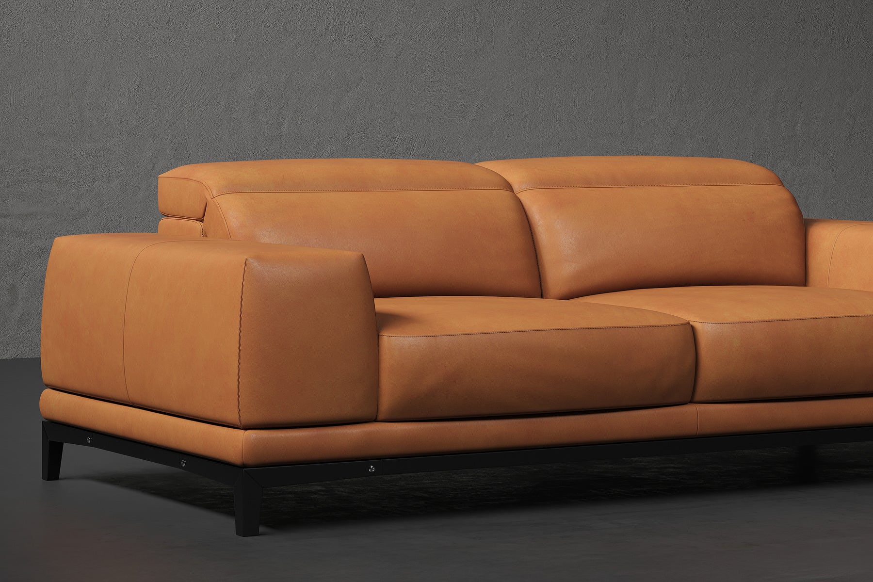 Brun Leather Sofa with Adjustable Headrests