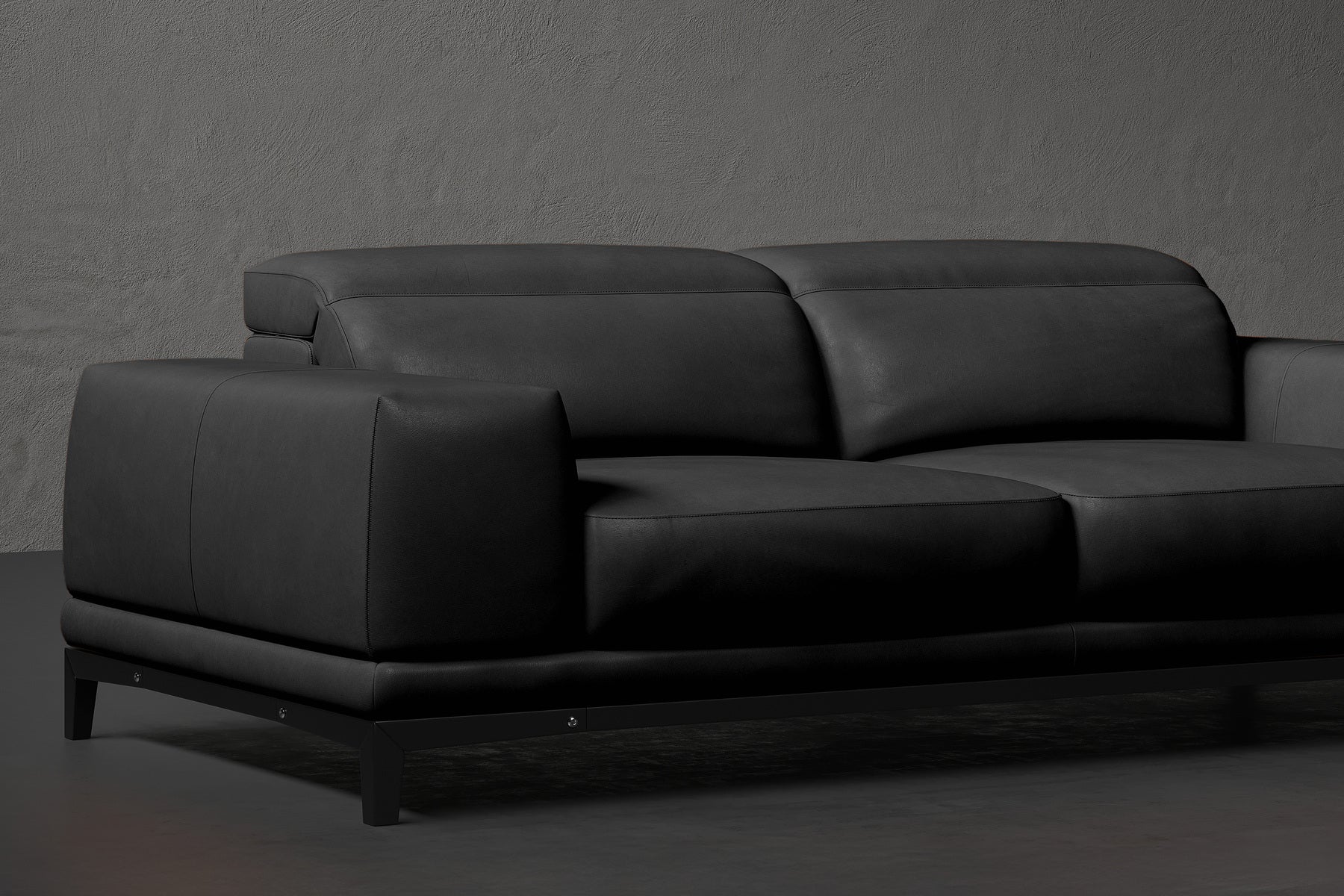 Brun Leather Sofa with Adjustable Headrests