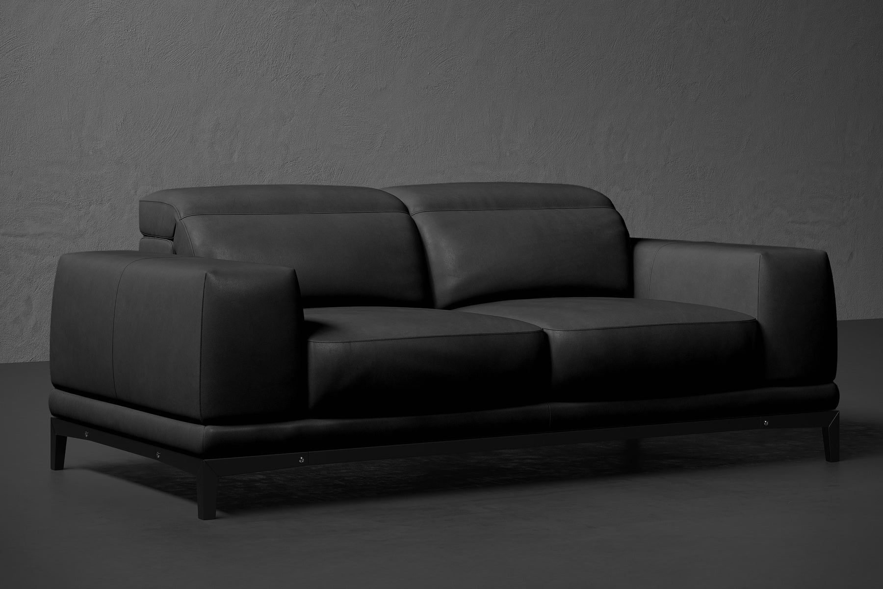 Brun Leather Sofa with Adjustable Headrests