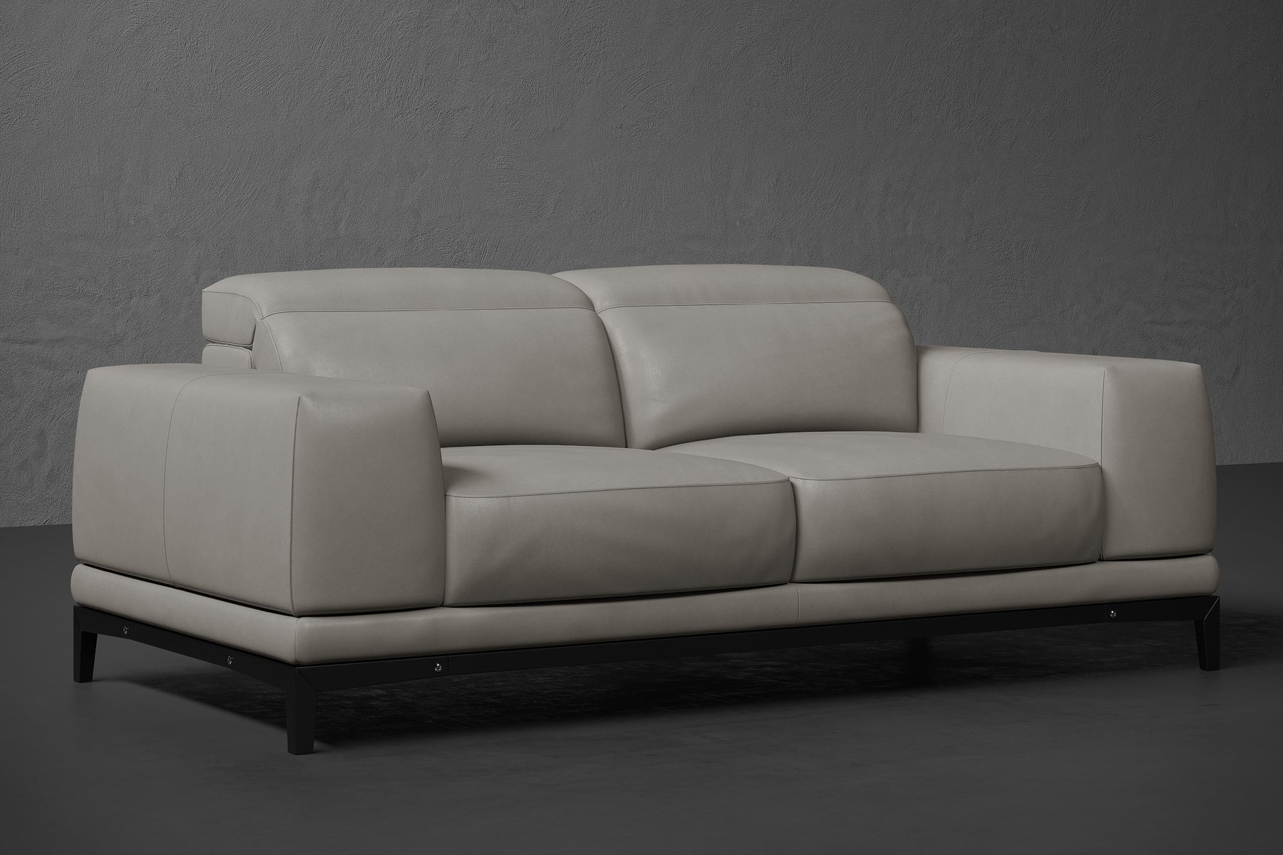 Brun Leather Sofa with Adjustable Headrests